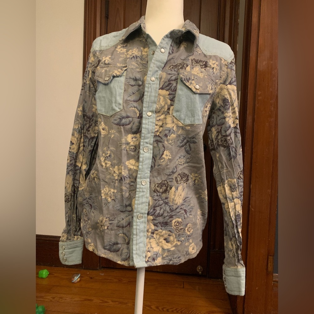 Love the label floral shirt Jean